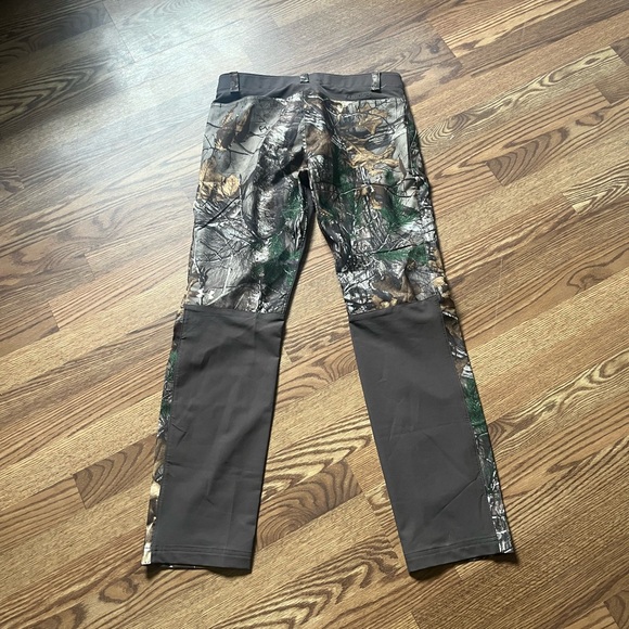 Under Armour women’s camel pants - Picture 9 of 9